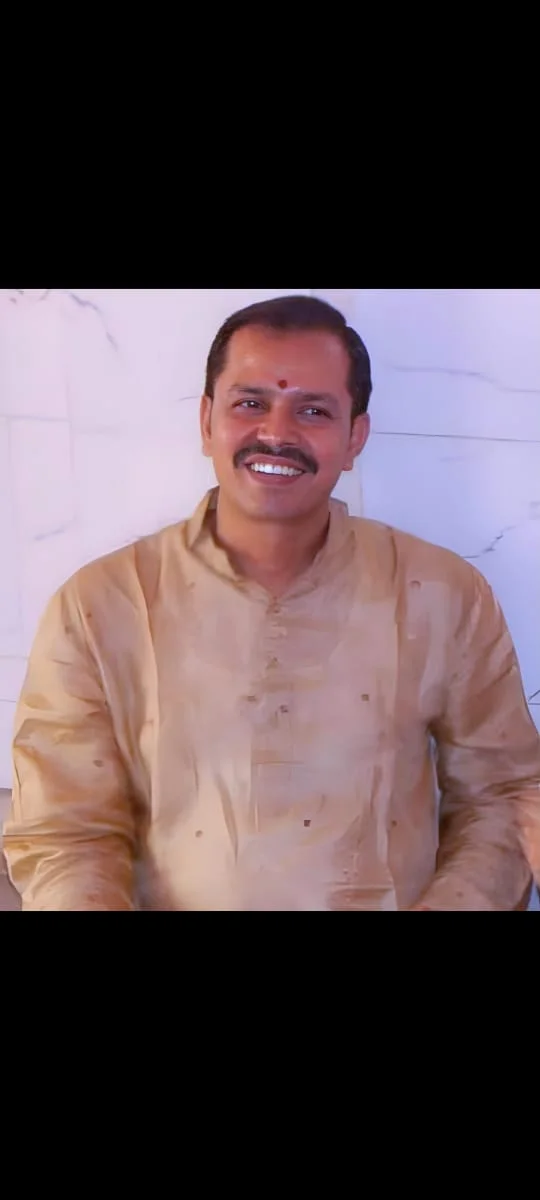 Image of Dr. Karthik Jha with a client 2