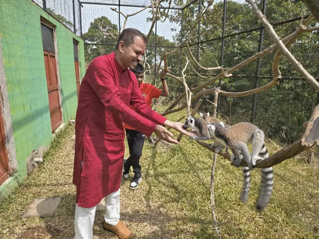 Image of Dr. Karthik Jha with a client 8